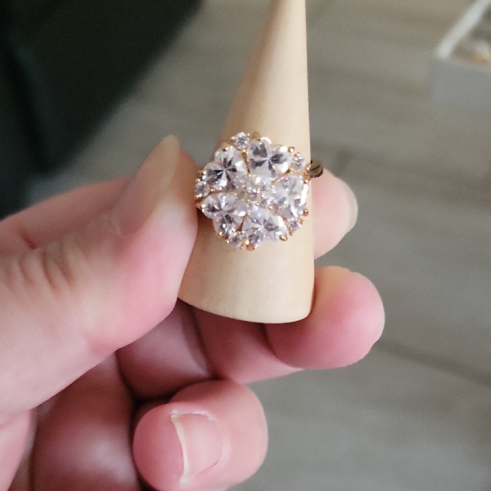 Elegant Gold and Silver Floral Ring